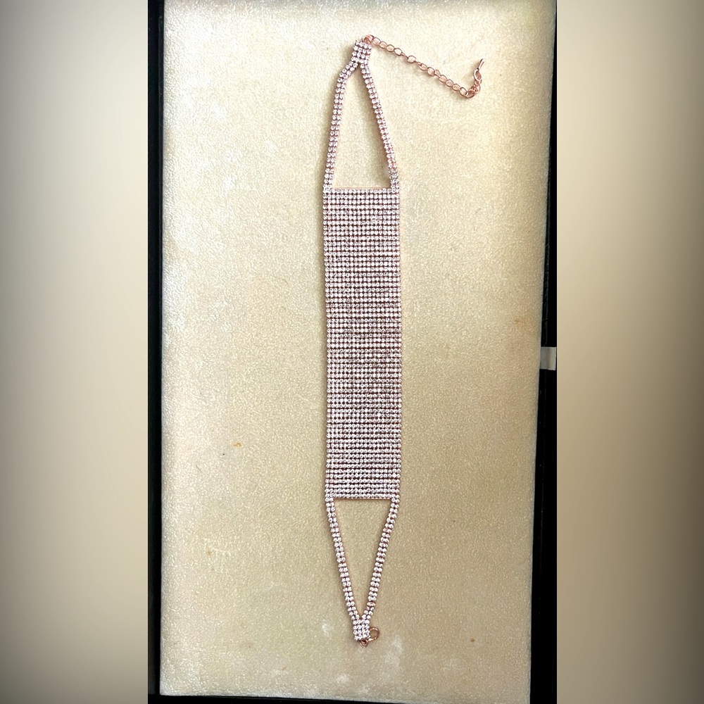 Crystal Collar with smaller Crystals